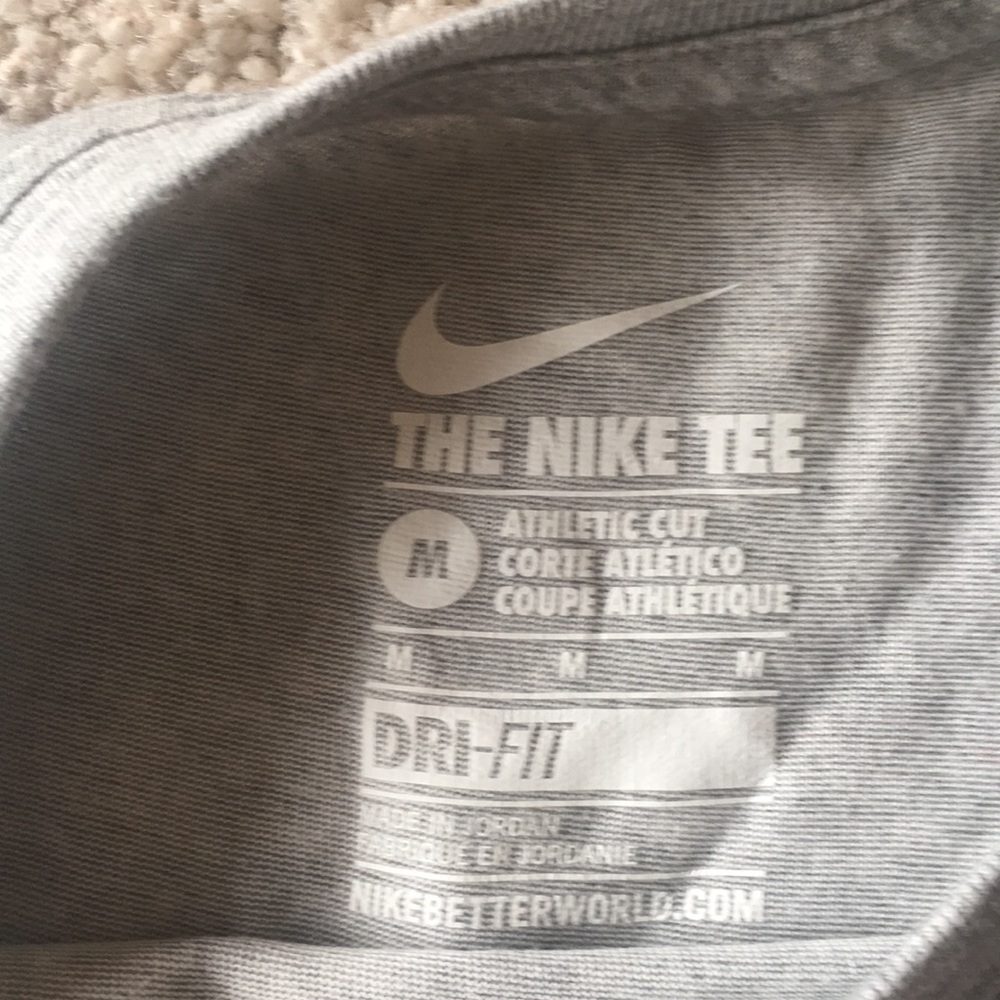 Grey Nike dri-fit shirt medium - Picture 3 of 3